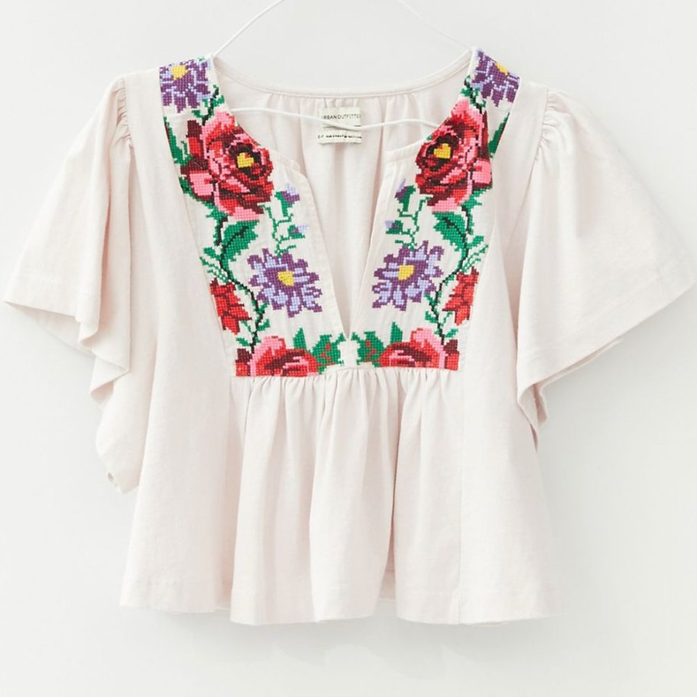 ⭐️ UO Dolly Floral Flower Embroidered Hipster Hippie Artsy Chic Glam Modern Top